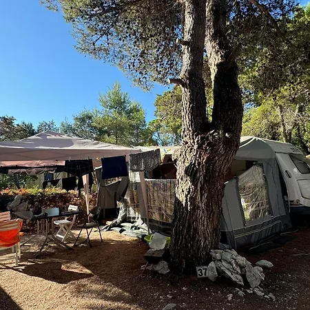 Kemp Caravan Near The Sea 4 Ugljan