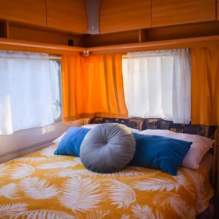 Caravan Near The Sea 4 *