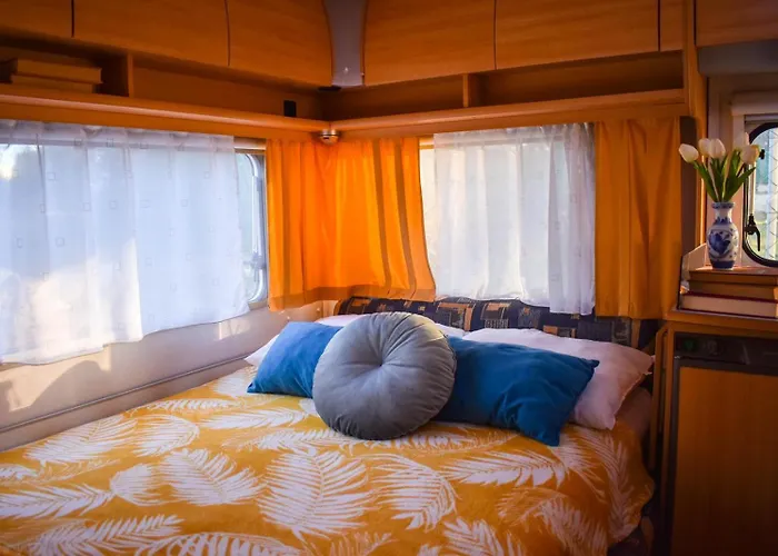 Caravan Near The Sea 4 *