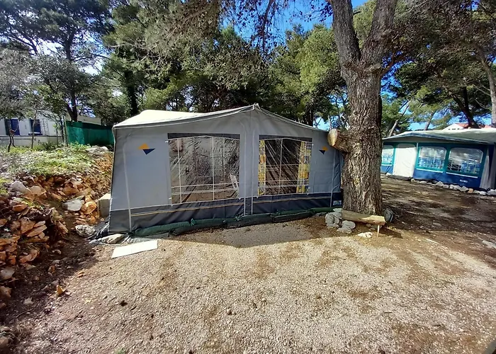 Campsite Caravan Near The Sea 4 *