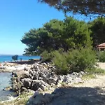 Campsite Caravan Near The Sea 4 Ugljan