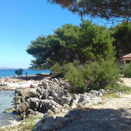 Parque de Campismo Caravan Near The Sea 4 Ugljan