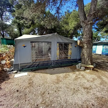 Camping Caravan Near The Sea 4 *