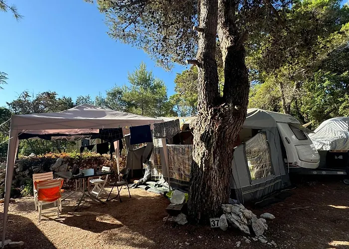 Camping Caravan Near The Sea 4 Ugljan